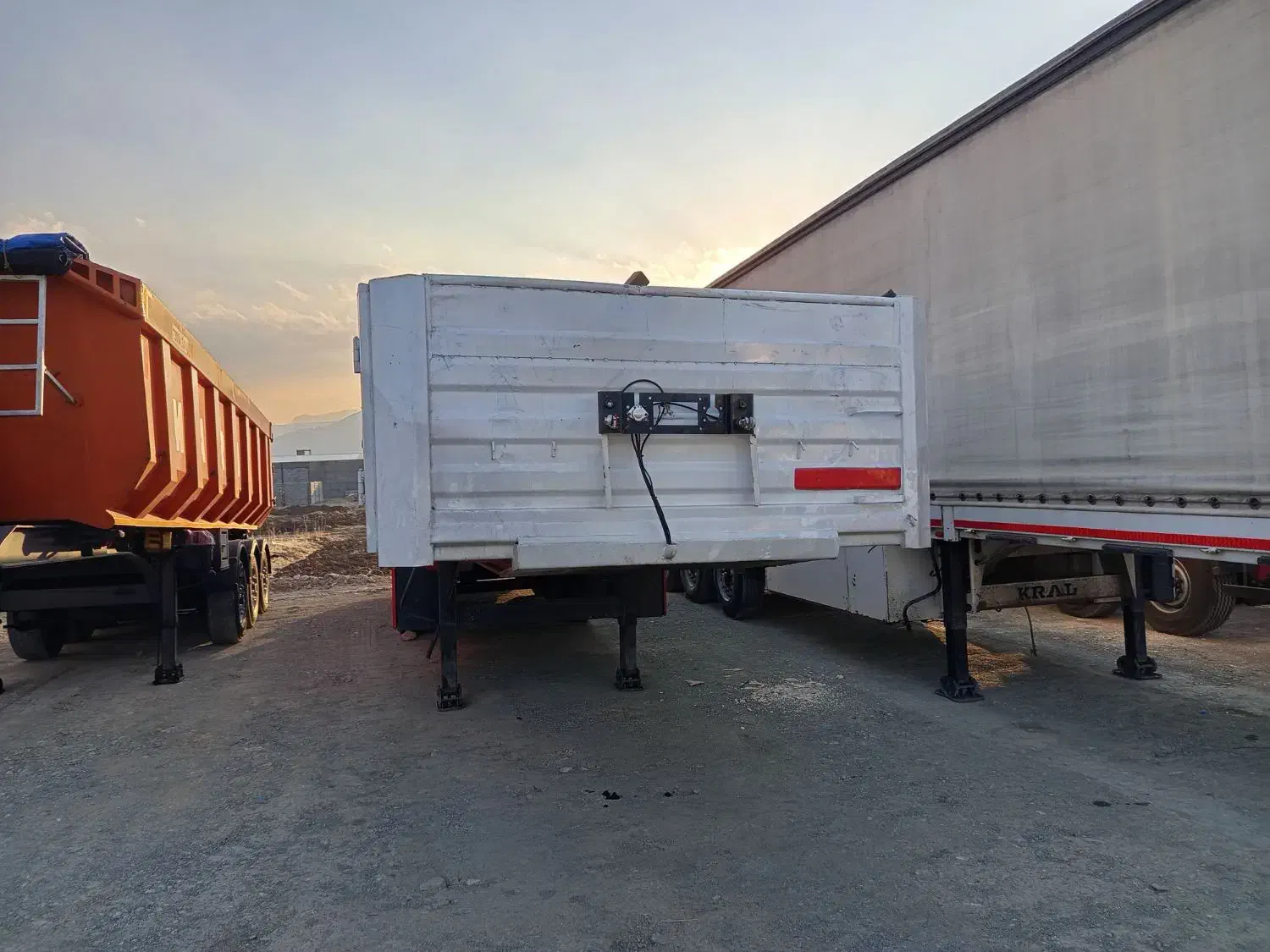 تریلی لبه ۱۲.۶۰|خودرو سنگین|کامیاران, |دیوار