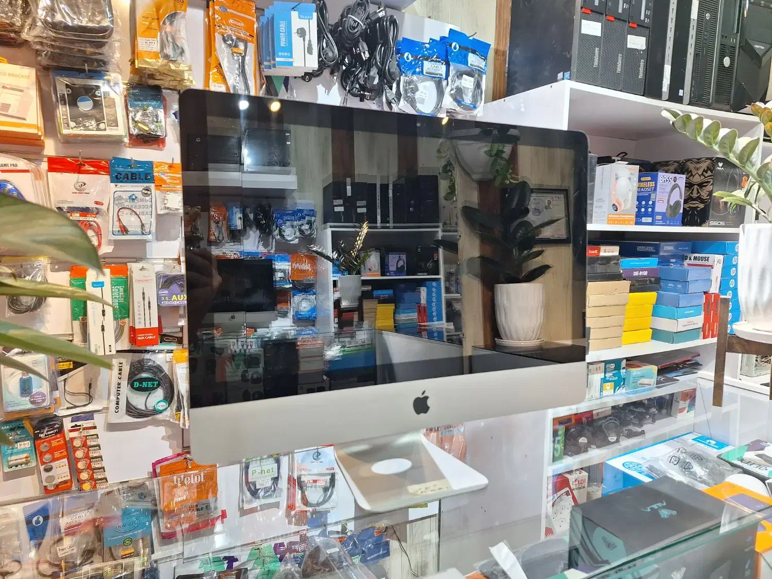 imac 2 k i 0 استوک در حد|رایانه رومیزی|خمینی‌شهر, |دیوار