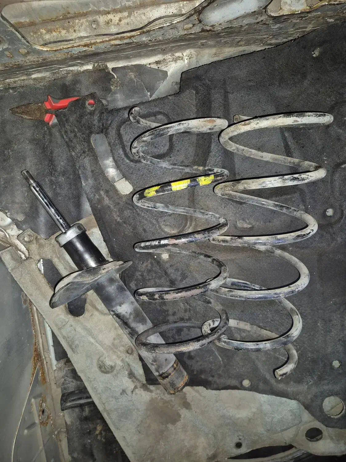 یک جفت فنر و یک عدد کمک پژو|قطعات یدکی و لوازم جانبی|پرند, فاز ۴|دیوار