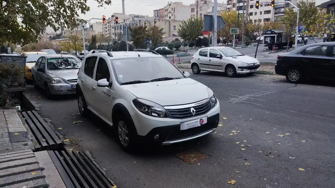 ساندرو استپ وی 1398کم کار|خودرو سواری و وانت|تهران, فلسطین (میدان انقلاب)|دیوار