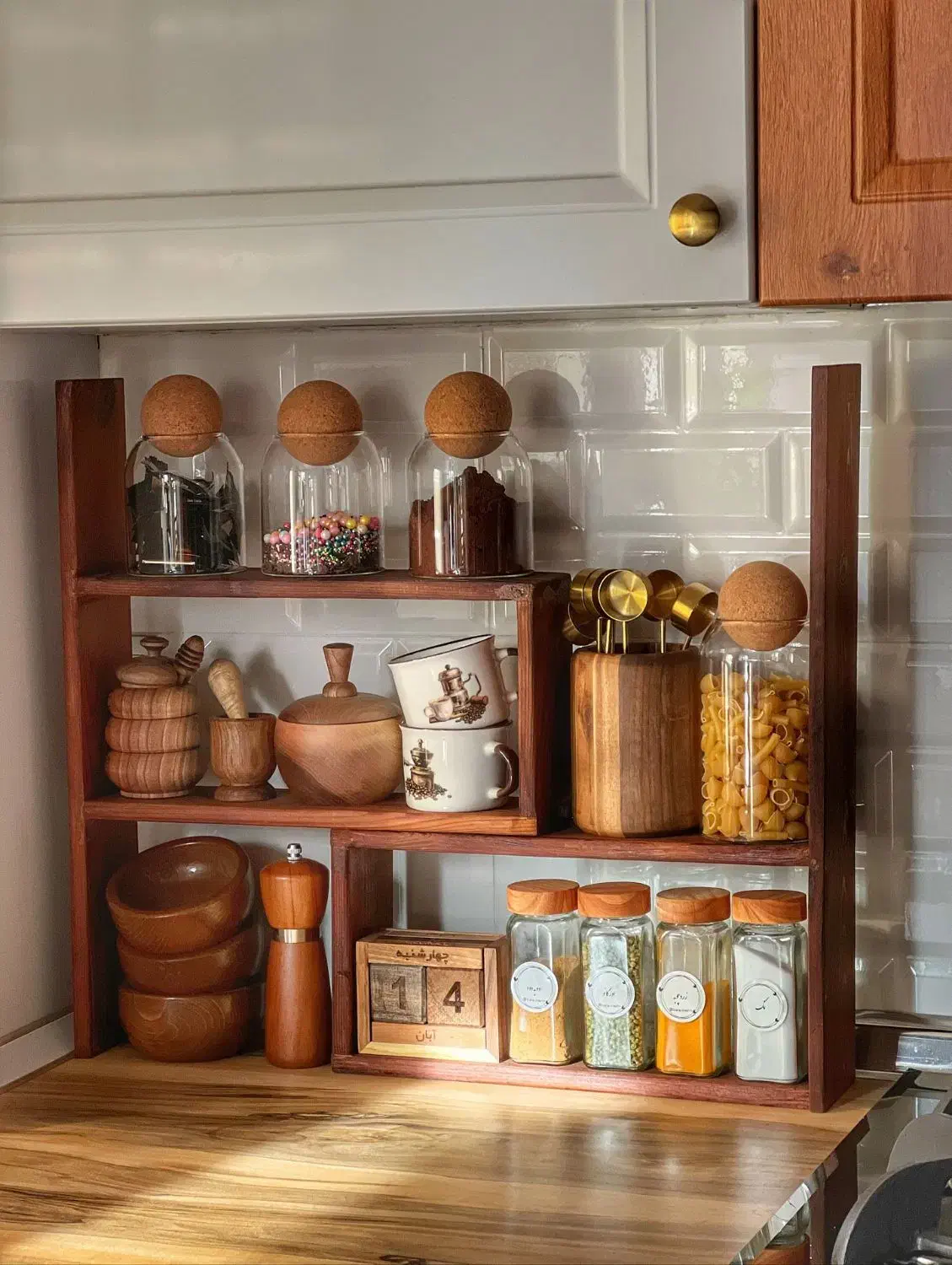 استند وپاسماوری چوبی|آب‌چکان و نظم‌دهنده ظروف|پرند, فاز ۵|دیوار