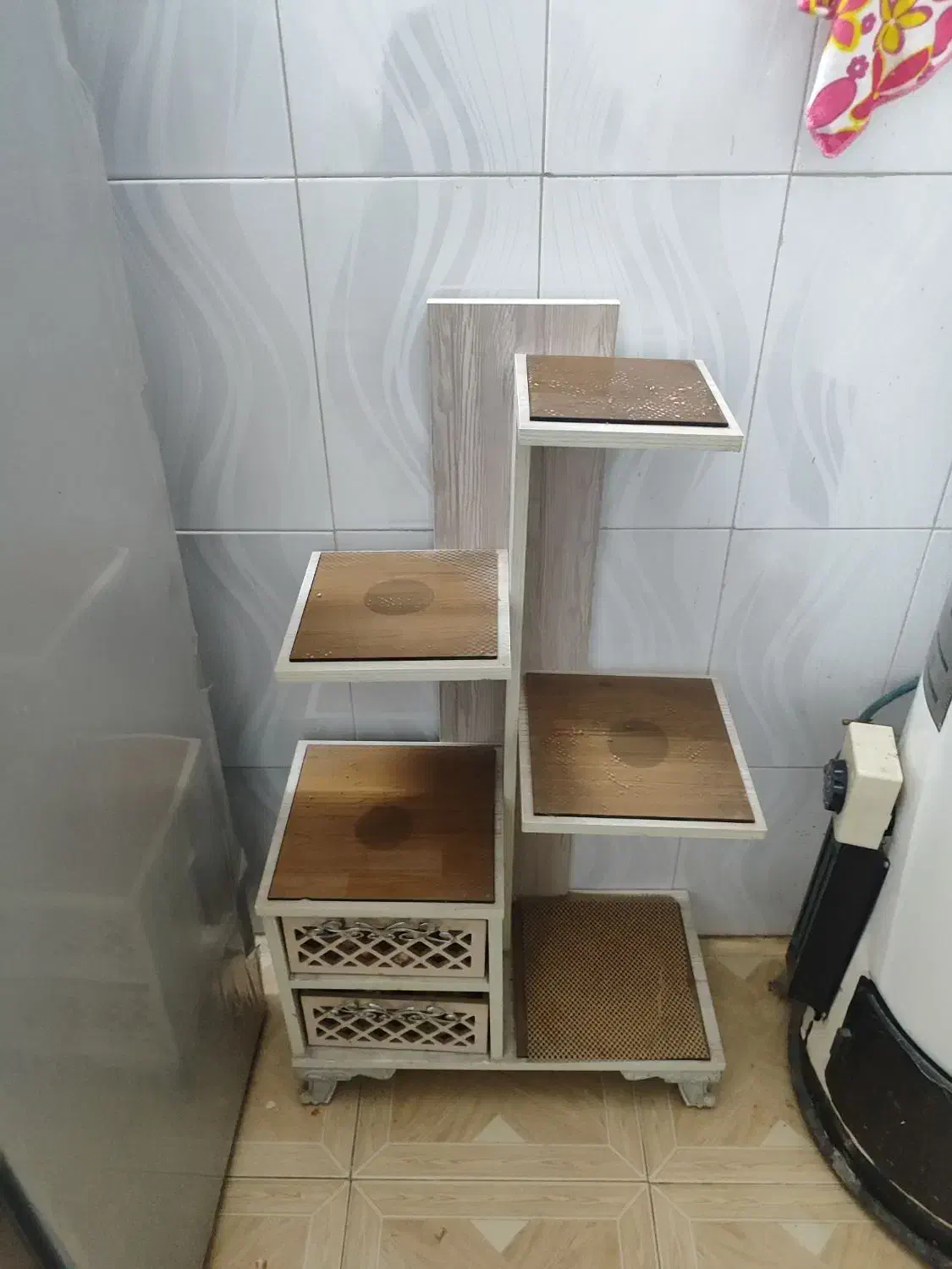 پایه قابلمه|کتابخانه، شلف، قفسه‌های دیواری|مشهد, امام رضا (ع)|دیوار