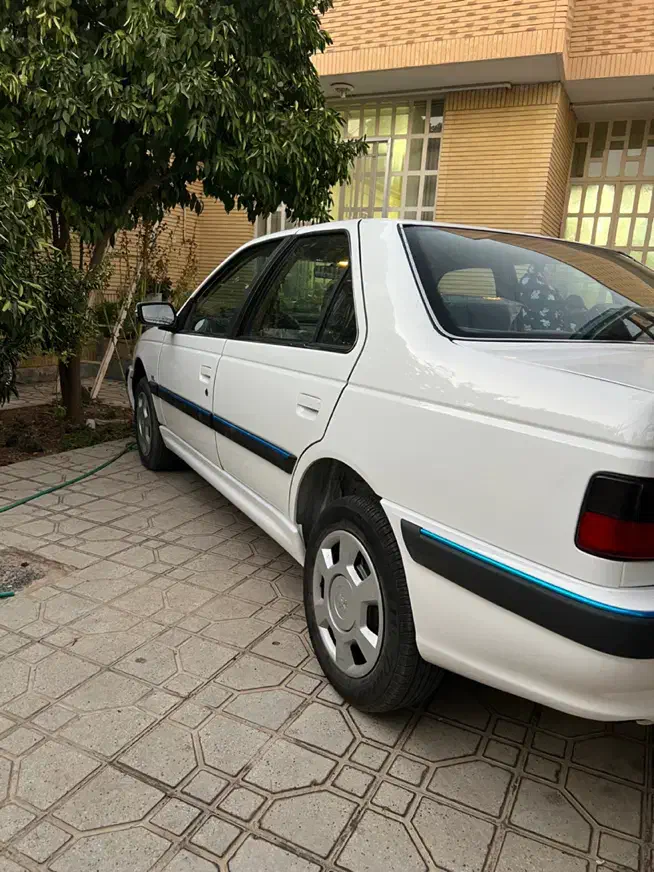 پژو پارس سفید موتور xu7p|خودرو سواری و وانت|شیراز, شهرک مهدیه|دیوار