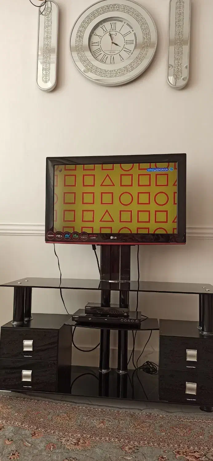 تلویزیون ۳۲ اینچ LG LCD و میز ترک به مارک آرچلیک|تلویزیون و پروژکتور|میاندوآب, |دیوار