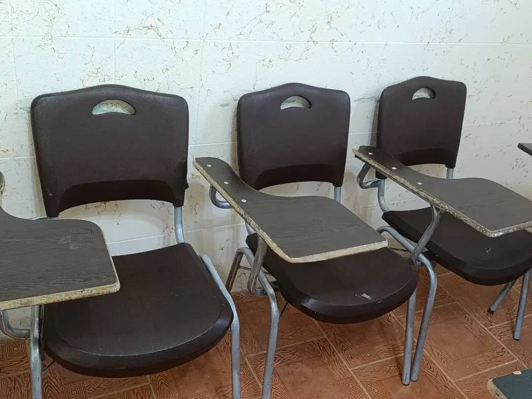 صندلی دانشجویی|صندلی و نیمکت|صدرا-فارس, فاز ۱|دیوار