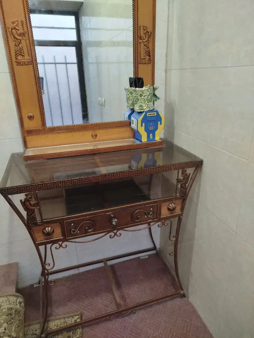 آینه تمیز|مبلمان خانگی و میز عسلی|آران و بیدگل, |دیوار