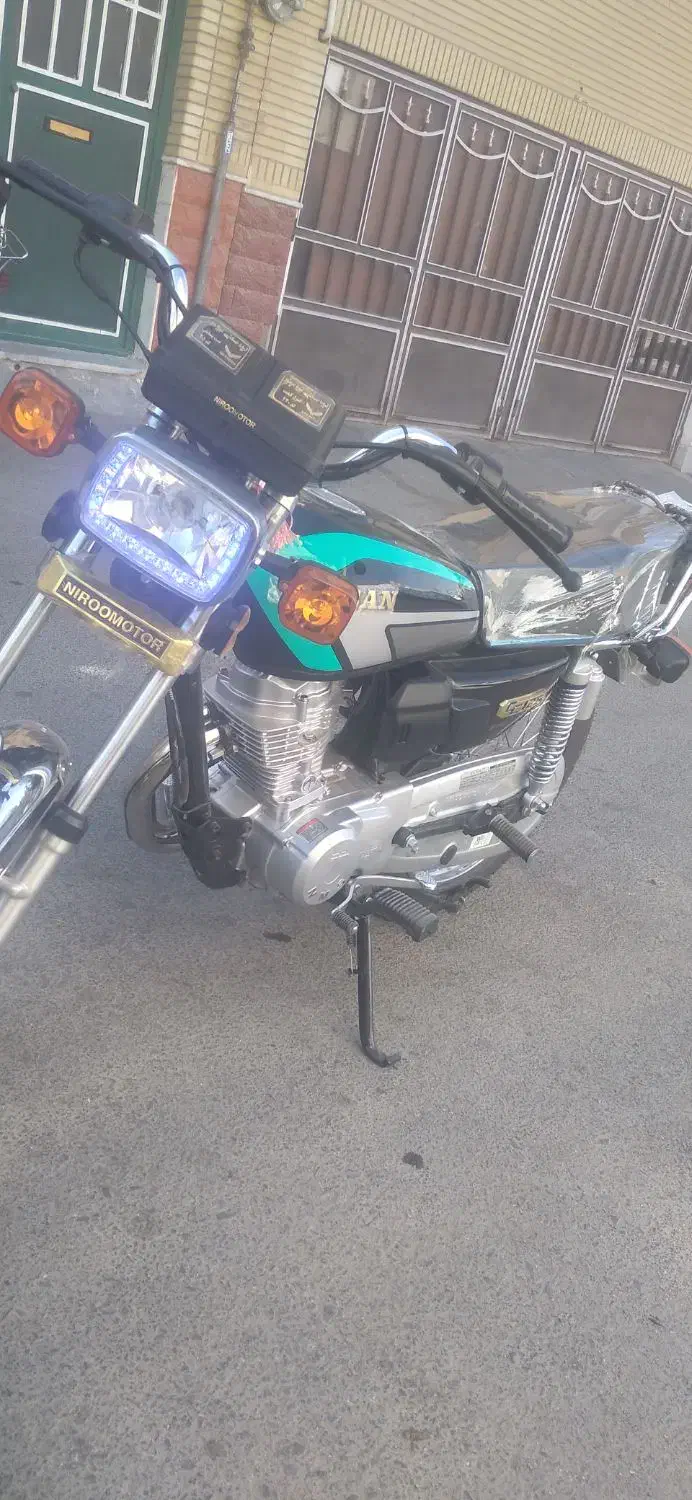 موتورسیکلت احسان|موتورسیکلت|قم, چهل درخت‎|دیوار