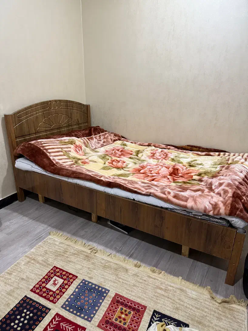 تخت یک‌ونیم‌نفره ۱۲۰×۲۰۰ با دو صفحه کف سالم|تخت و سرویس خواب|اهواز, پادادشهر|دیوار