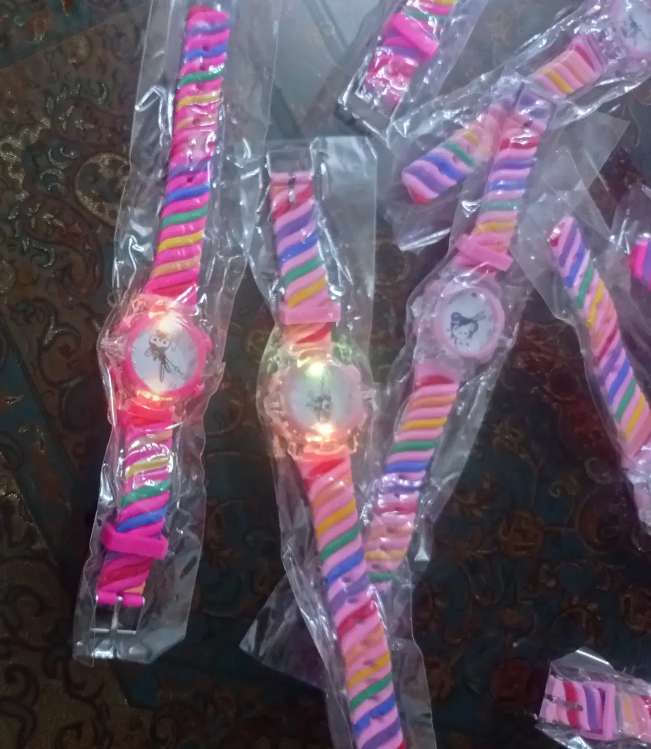 ساعت مچی بچگانه چراغدار|ساعت|حمیدیا, |دیوار