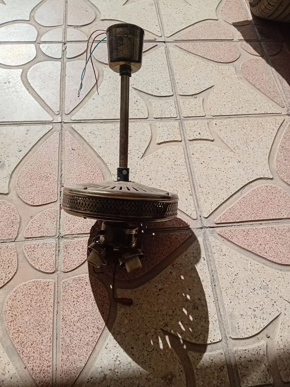 پنکه سقفی ریموت دار با چراغ و۳ پروانه|پنکه و تصفیه‌کنندهٔ هوا|اصفهان, بوستان کوهستانی صفه|دیوار