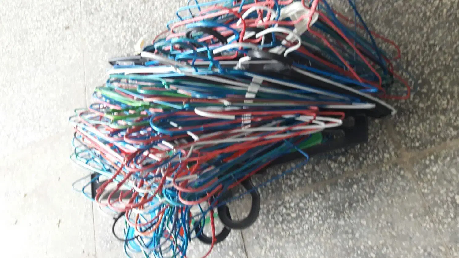 اویز لباس اهنی وپلاستیک|بندرخت و رخت‌آویز|اردبیل, |دیوار