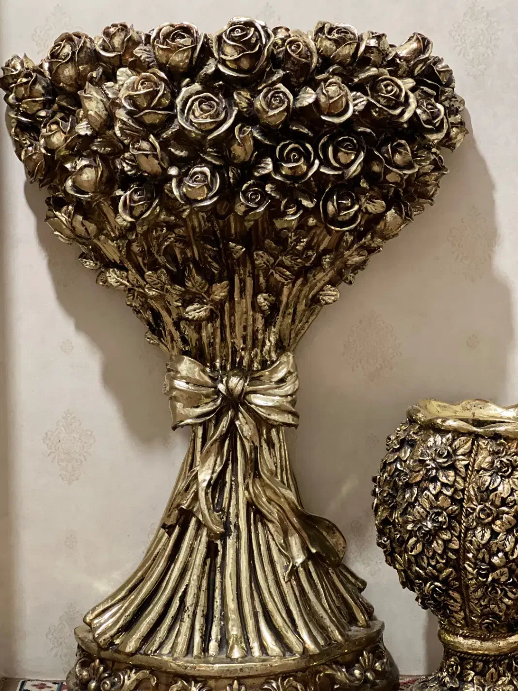 ست میز و گلدان طلایی|بوفه، ویترین، کنسول|اصفهان, شفق|دیوار