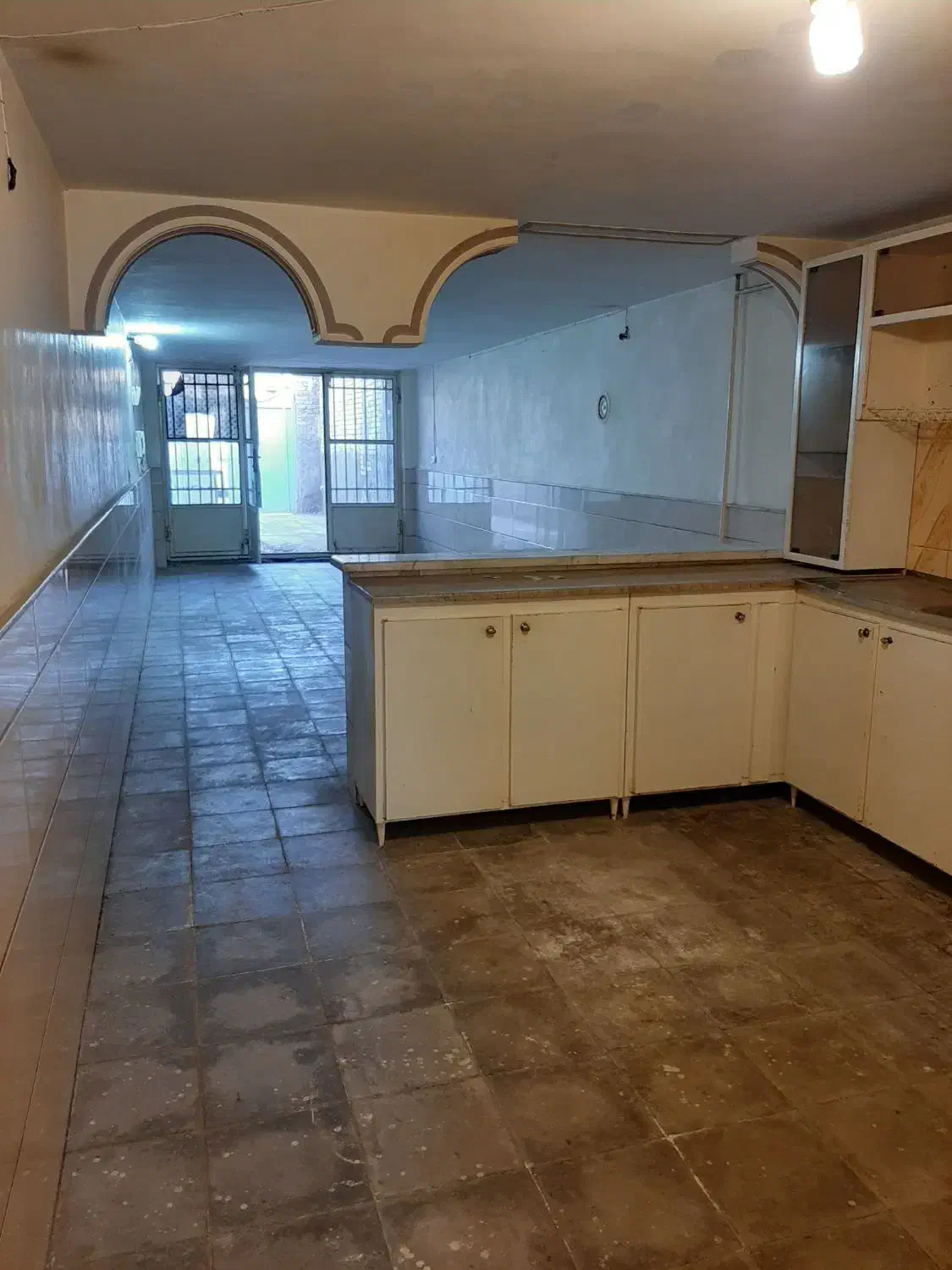 پارکینگ ۸۰ متر ۶۰ میلون کرایه ۵۵۰۰۰۰۰|اجارهٔ آپارتمان|رفسنجان, |دیوار