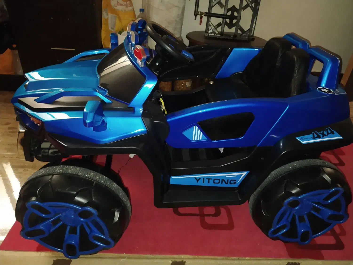 ماشین شارژی (جیپ سحرایی )چهار موتور در حد صفر|اسباببازی بچه|نورآباد ممسنی, |دیوار