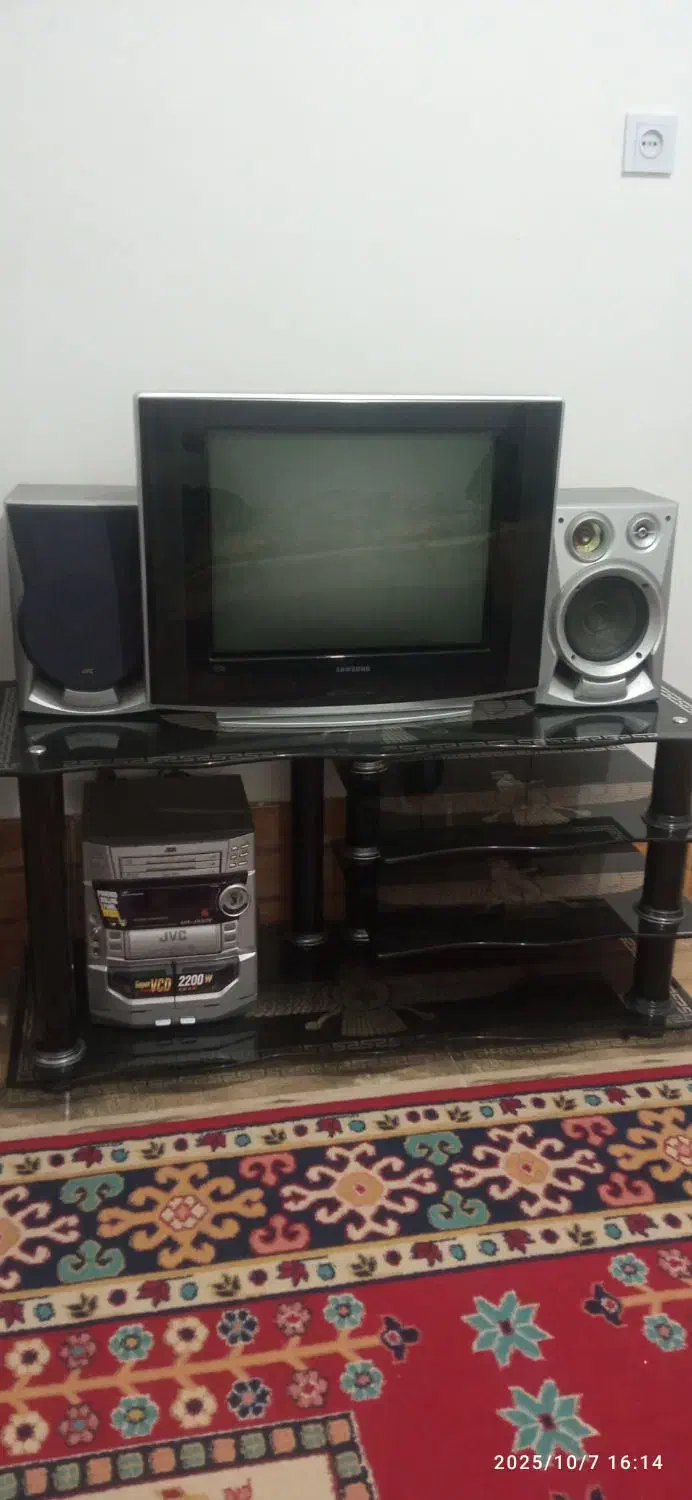 زیر تلوزیونی و تلوزیون و ظبط صوت تمیز سالم|صوتی و تصویری|شیراز, شهرک مهرگان|دیوار