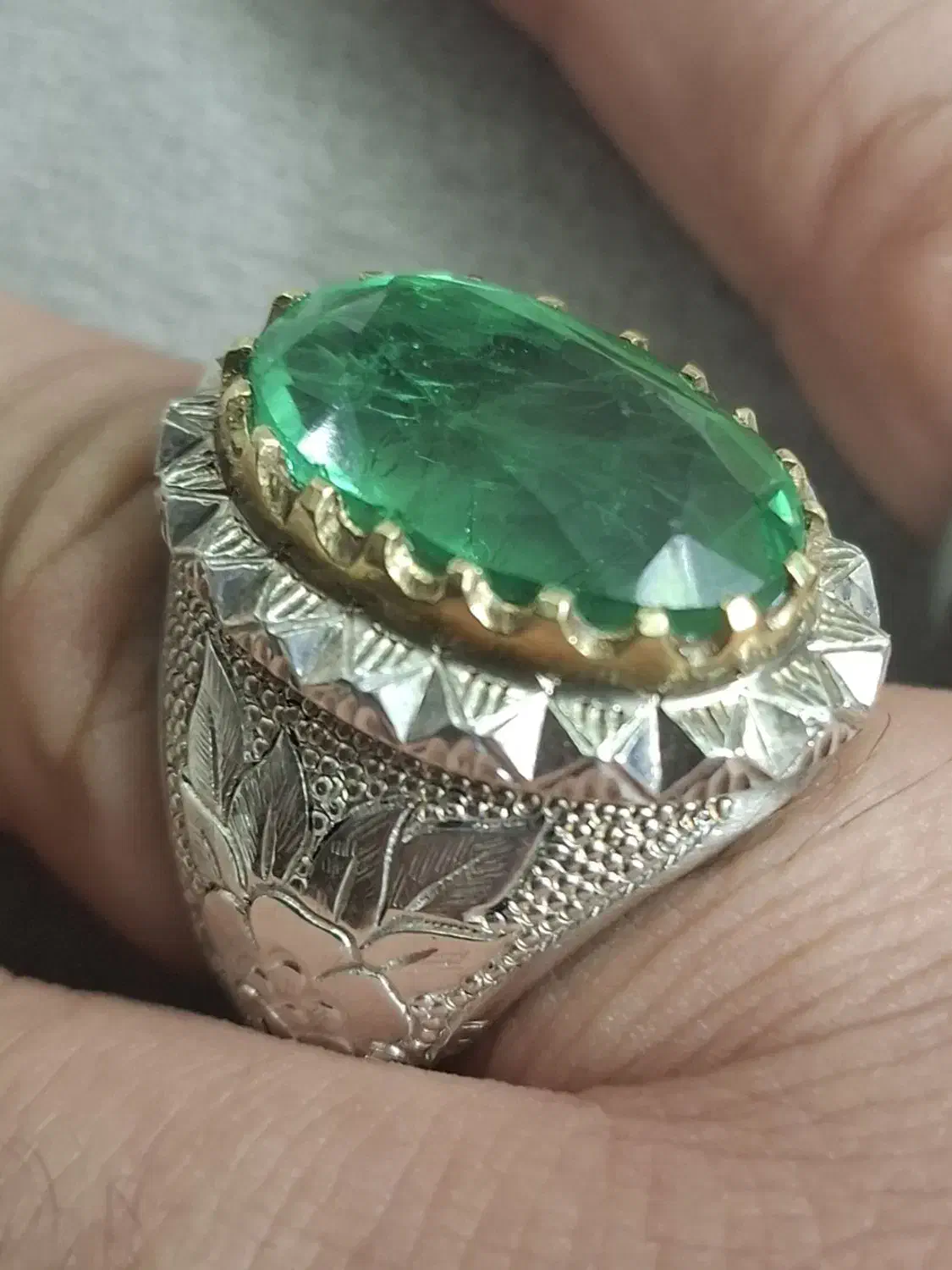 انگشتر زمرد سبز برزیل بسیار زیبا و فاخر|جواهرات|کرج, مصباح|دیوار