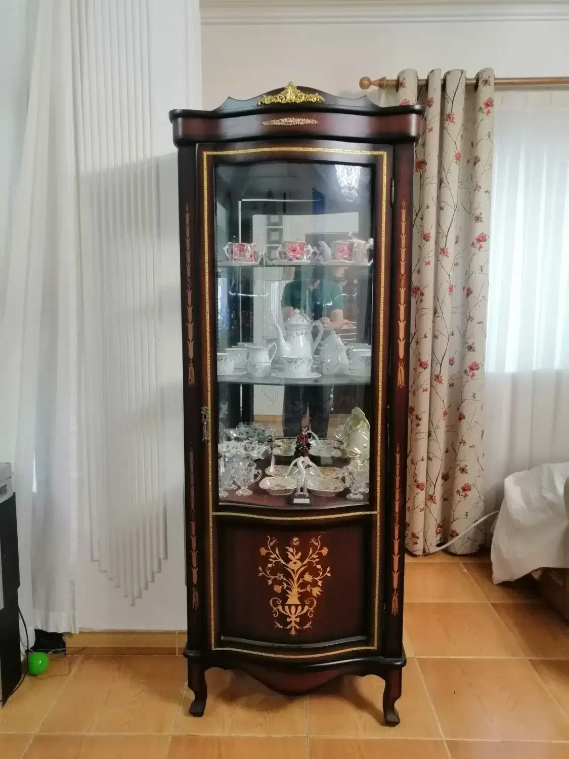 کمد (ویترین) چوبی معرق|بوفه، ویترین، کنسول|رشت, دیلمان|دیوار