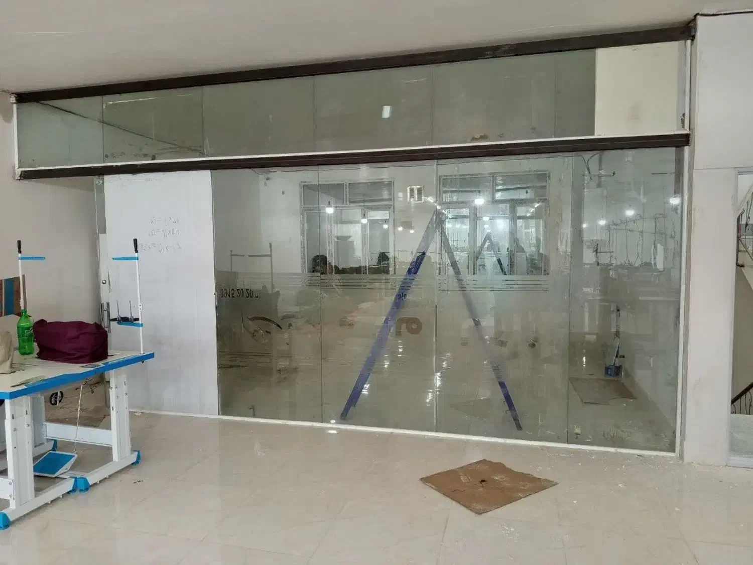 شیشه سکوریت دوست دوم ونو|خدمات پیشه و مهارت|مشهد, ثامن|دیوار