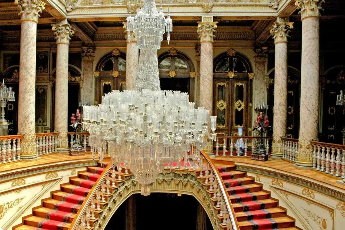 نصب و جابه جا کردن انواع لوستر ایرانی وخارجی|خدمات پیشه و مهارت|تهران, اقدسیه|دیوار