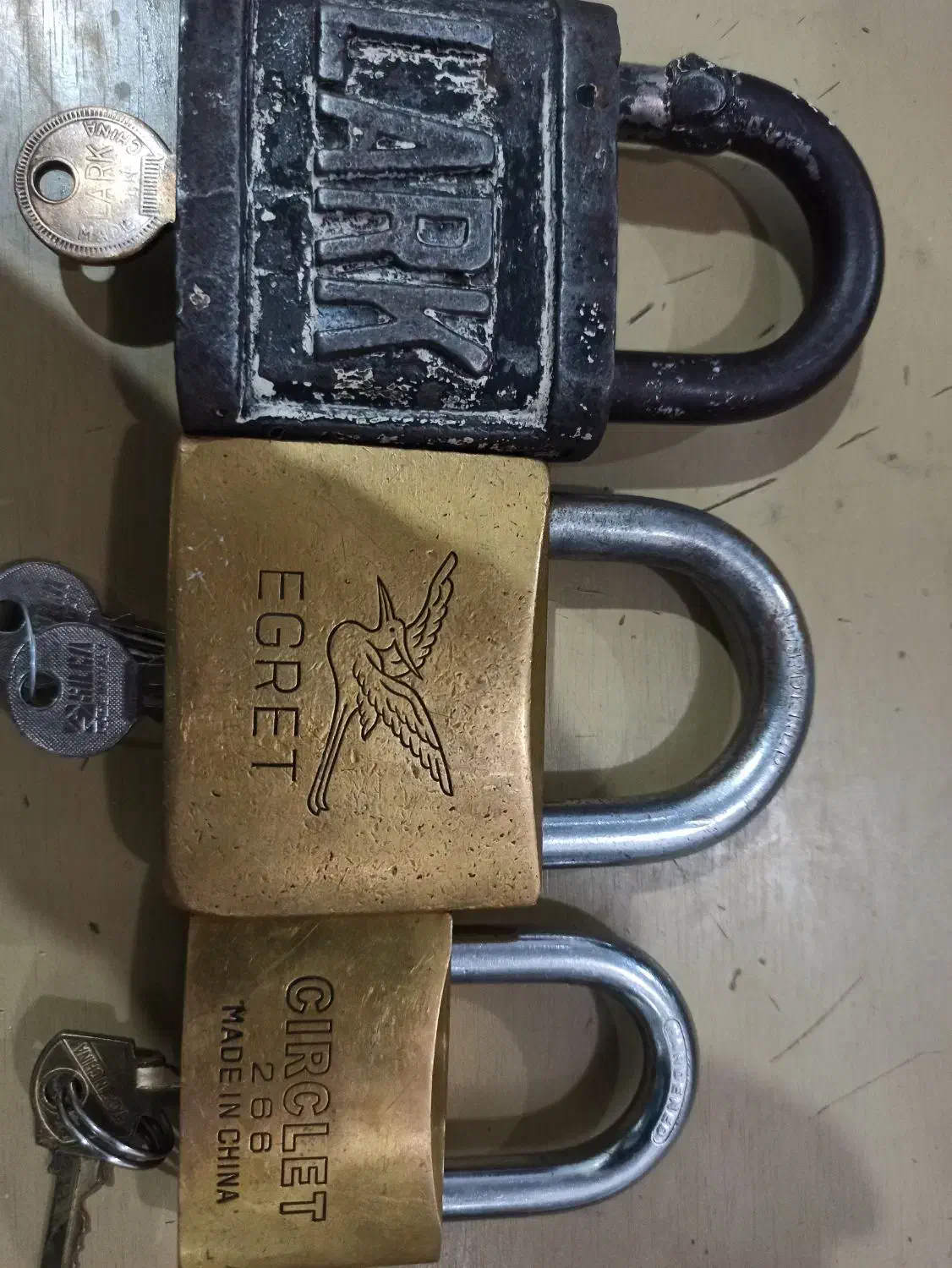 قفل لارک عتیقه قدمت جنگ جهانی دوم|کلکسیون اشیاء عتیقه|زرقان, |دیوار