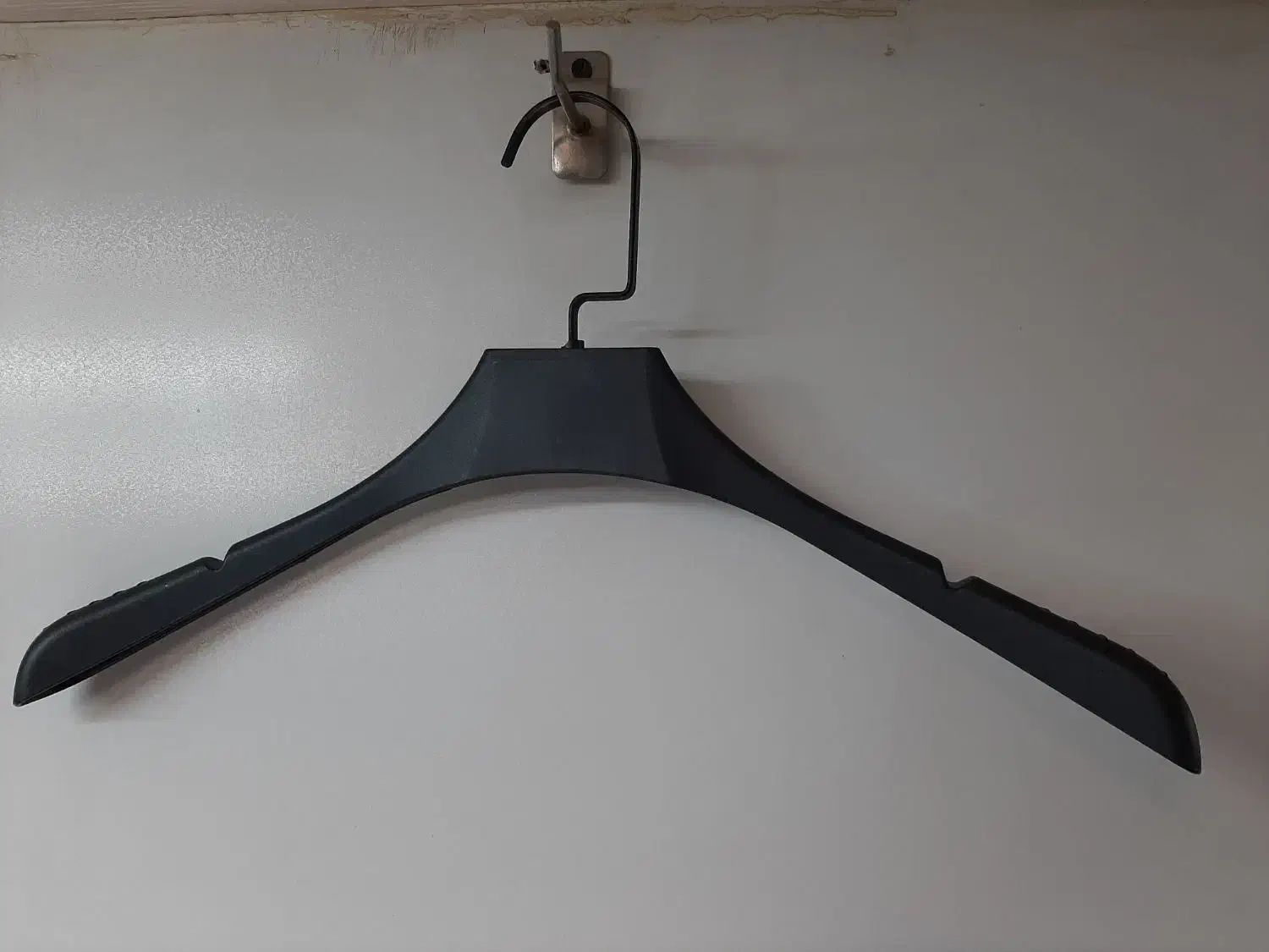 چوب لباسی مشکی مات|فروشگاه و مغازه|اندیشه, شهرک صدف|دیوار