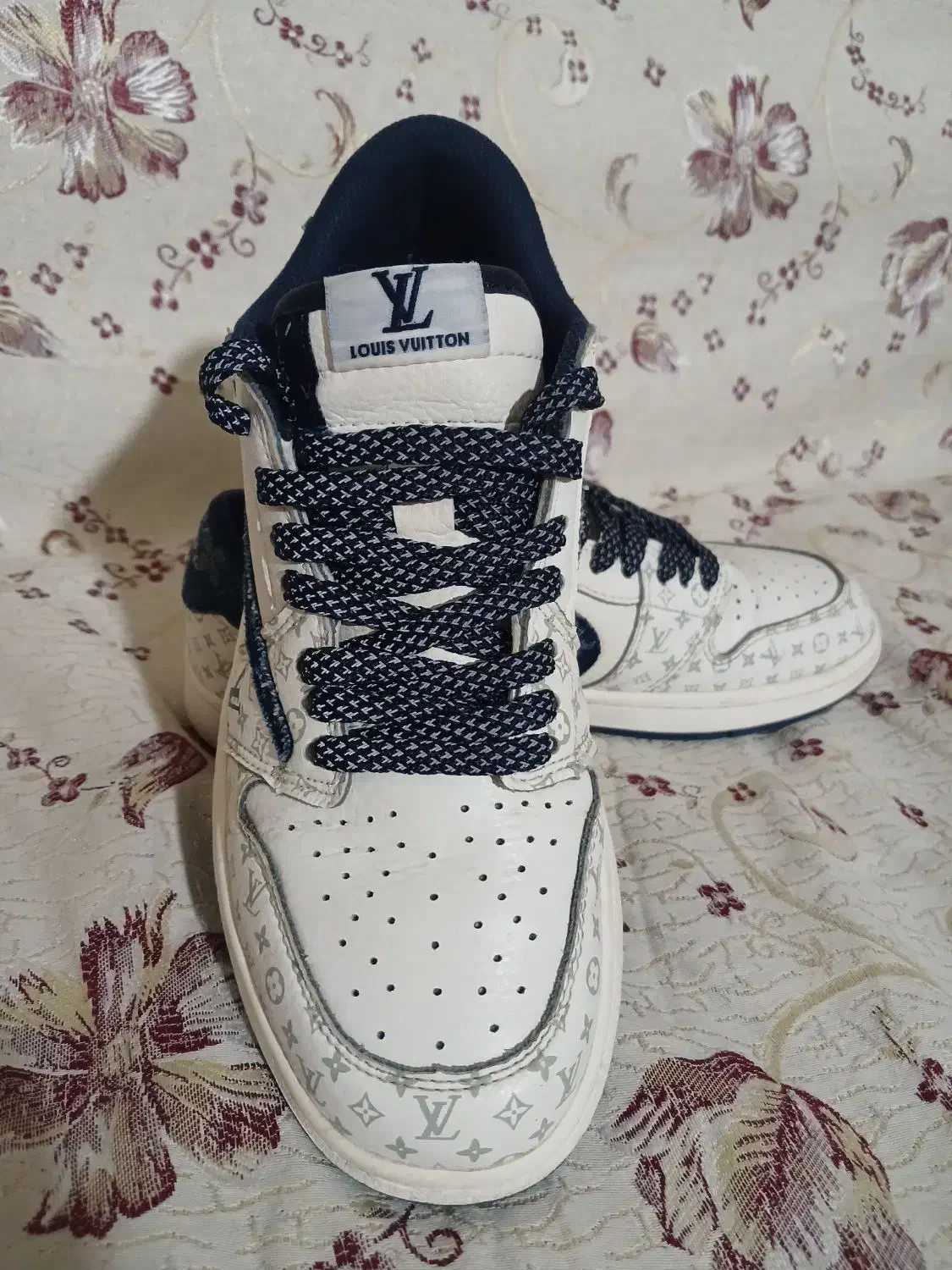 نایک لویی ویتون|کیف، کفش، کمربند|مشگین شهر, |دیوار