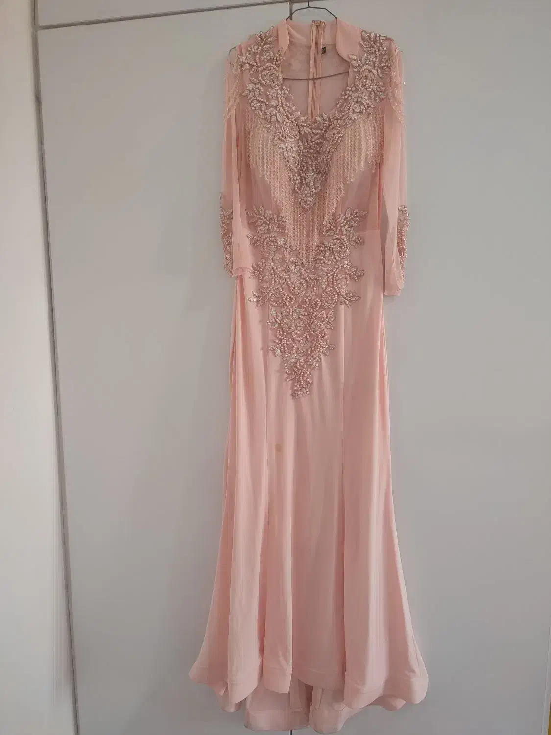 لباس مجلسی|لباس|رشت, خرسندی|دیوار