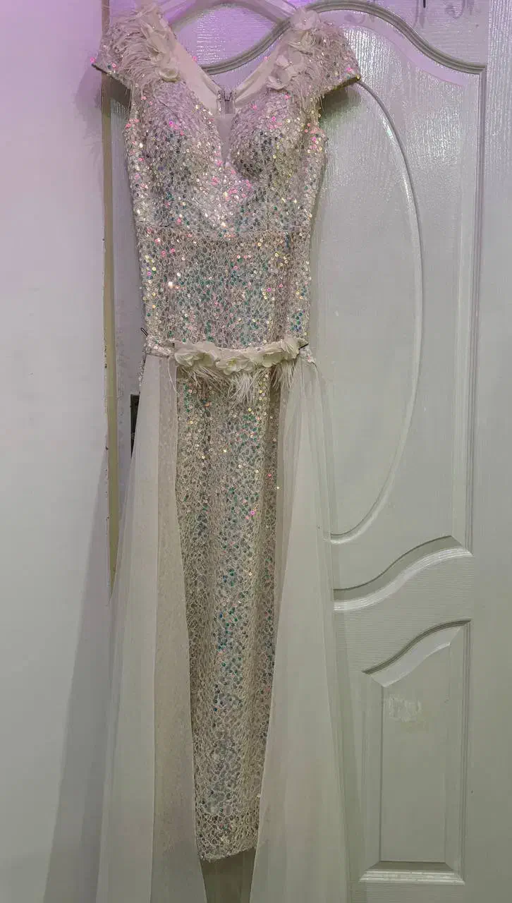 لبلس مجلسی|لباس|هشتگرد, هشتگرد قدیم|دیوار