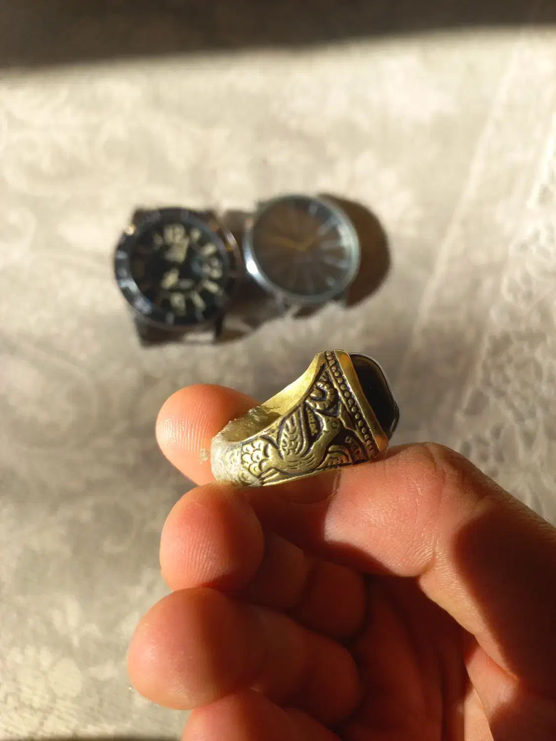 انگشتر و ساعت|بدلیجات|نجف‌آباد, قلعه سفید|دیوار