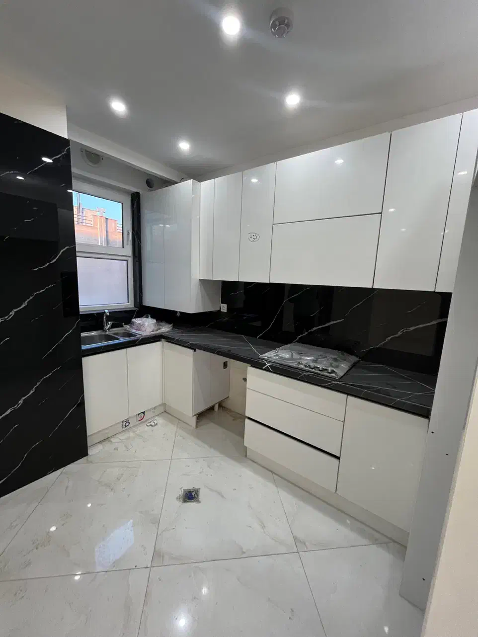 اجاره آپارتمان ۶۹متر دربرج با امکانات هتلینگ(پونک)