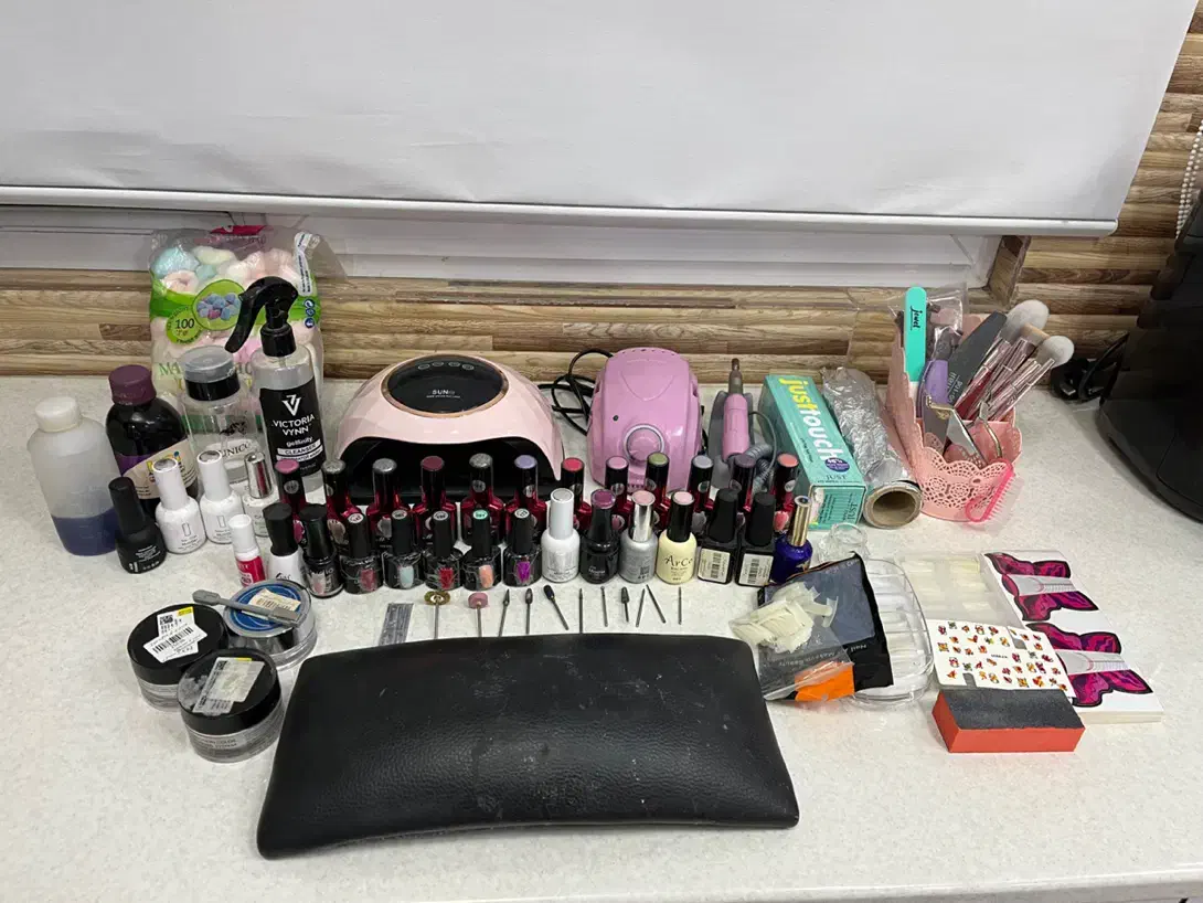 وسایل خدمات ناخن همراه میز|آرایشگاه و سالنهای زیبایی|تهران, جی|دیوار