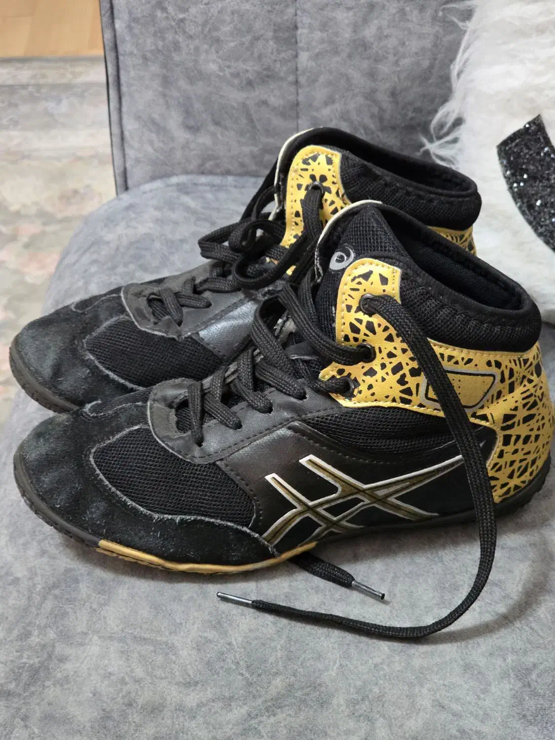 کتونی و دوبند کشتی،نیمه استوک فوتبال|تجهیزات ورزشی|پرند, فاز ۵|دیوار