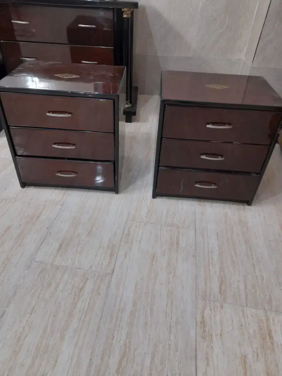 تخت خواب و میز آرایش|تخت و سرویس خواب|قم, منبع آب|دیوار