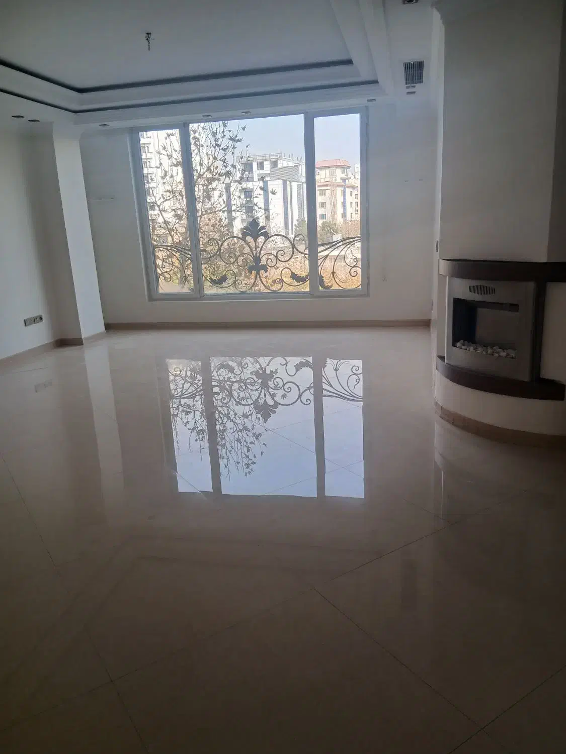 ۱۲۰ متری در حد نوساز / لوکیشن تاپ پاسداران