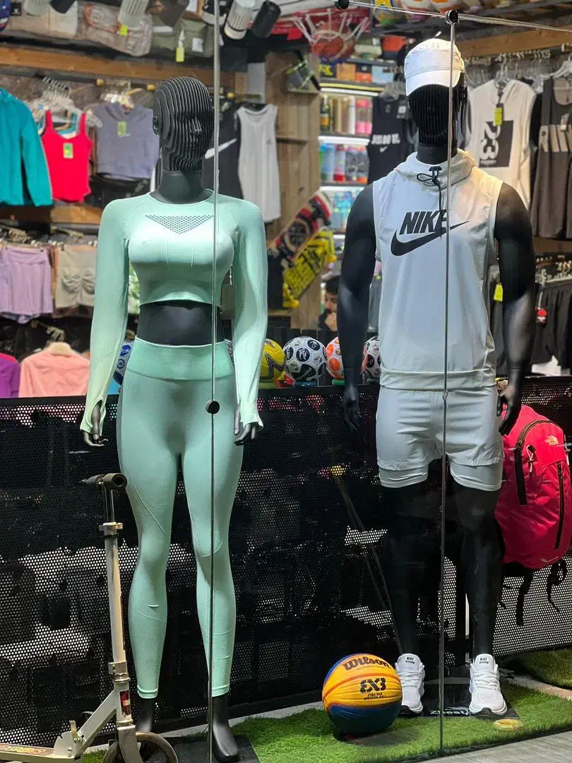 رنگارنگ مانکن|عمده‌فروشی|قدس, شهر‌قدس|دیوار