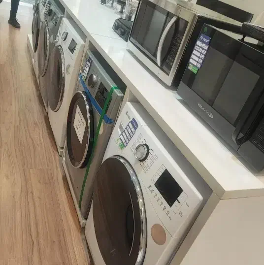 انواع وسایل برقی اقساطی تلویزیون|تلویزیون و پروژکتور|دیواندره, |دیوار