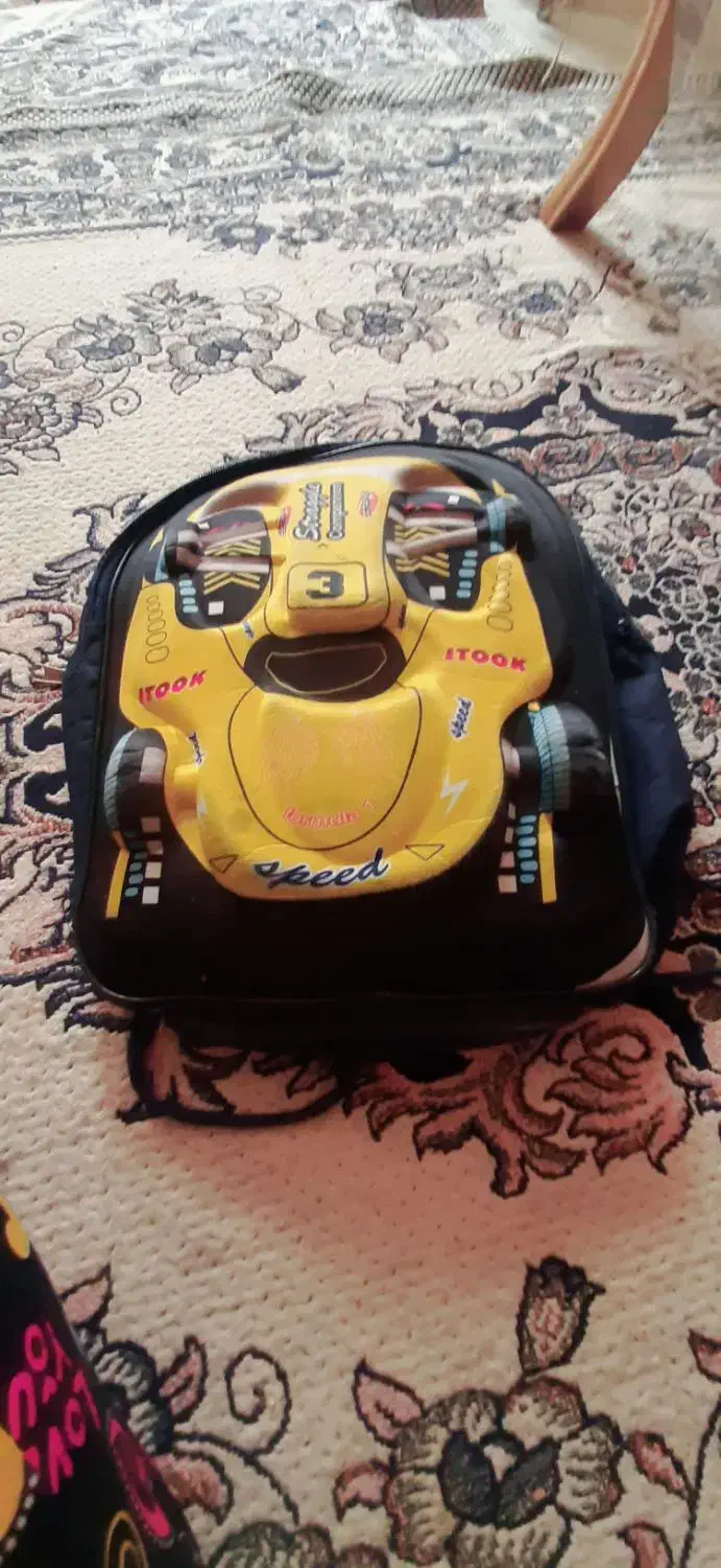 کیف مدرسه درحدنو|کیف، کفش، کمربند|بروجرد, |دیوار