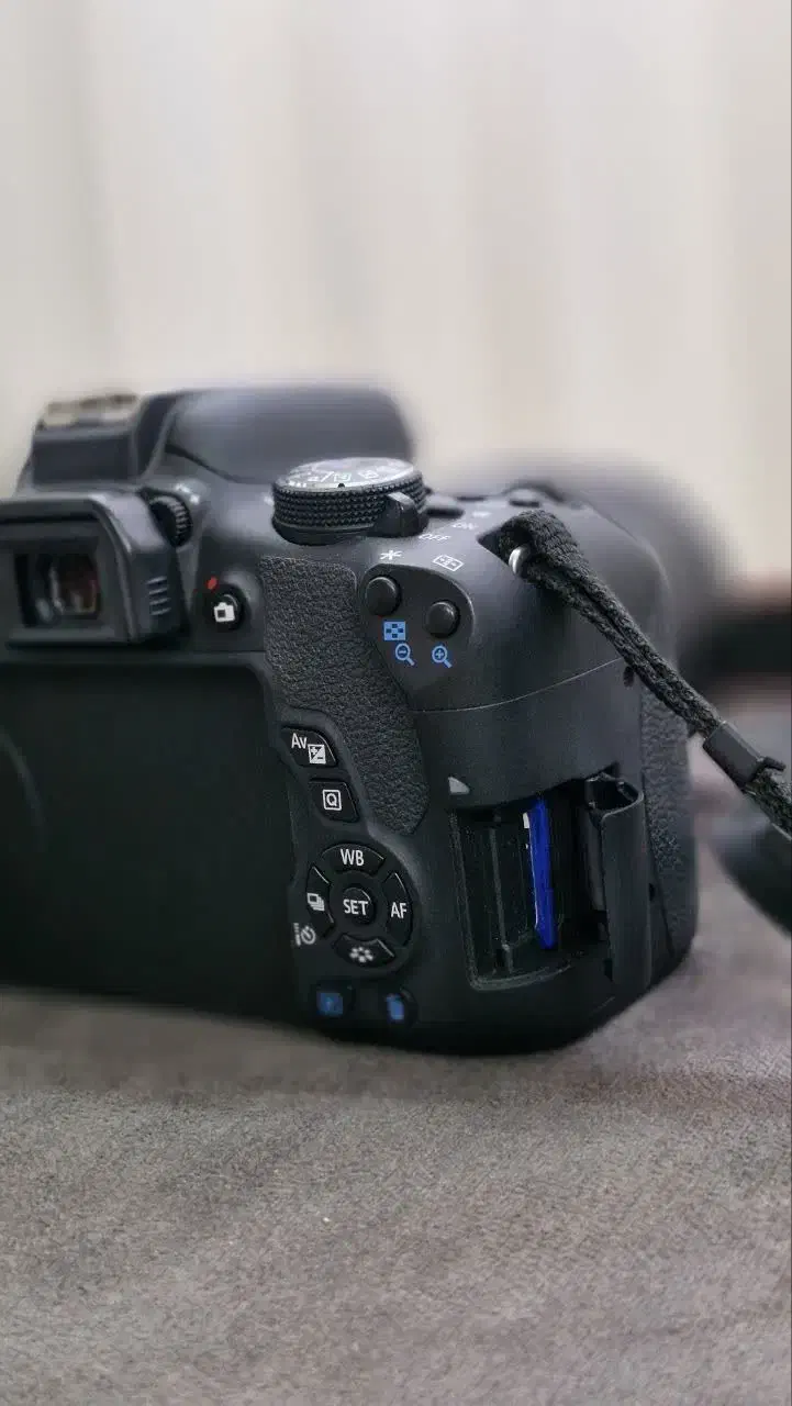 دوربین canon 750D بسیار تمیز|دوربین عکاسی و فیلمبرداری|اراک, |دیوار