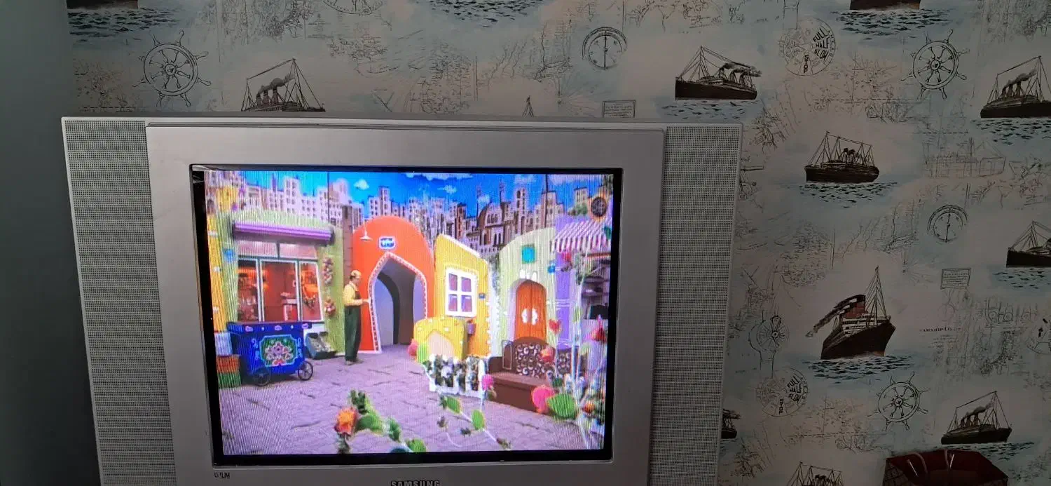 تلویزیون ۲۱ اینچ ،به همراه میز و دستگاه دیجیتال|تلویزیون و پروژکتور|گرگان, |دیوار