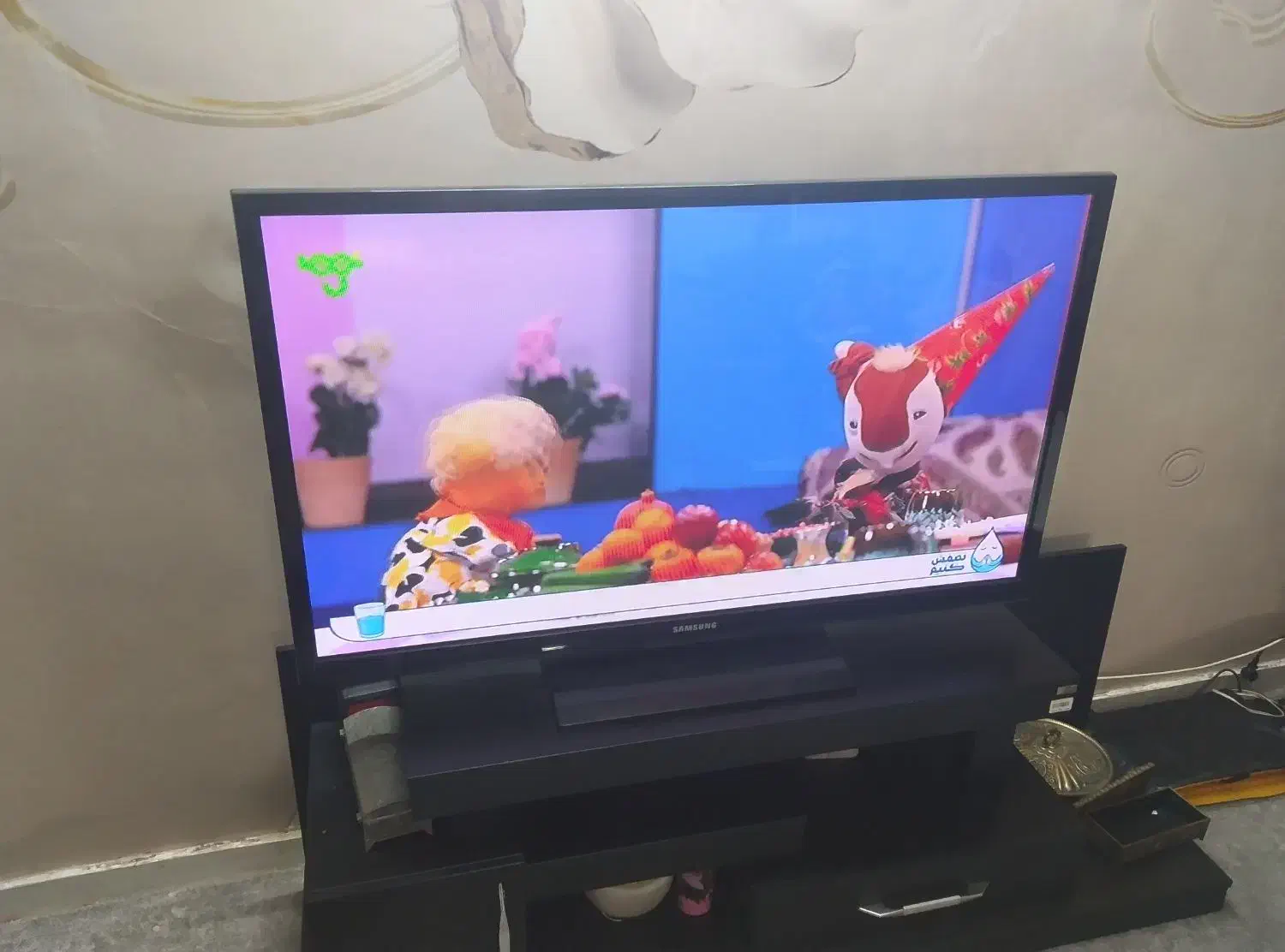 تلویزیزیون52اینچ سامسونگ ومیز تلویزیون|تلویزیون و پروژکتور|مشهد, کوشش|دیوار