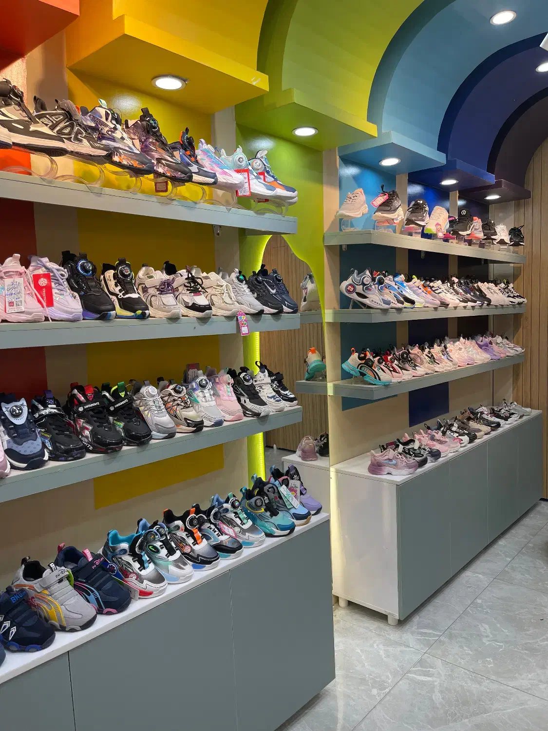 همکار خانم مجرد|استخدام بازاریابی و فروش|دزفول, |دیوار