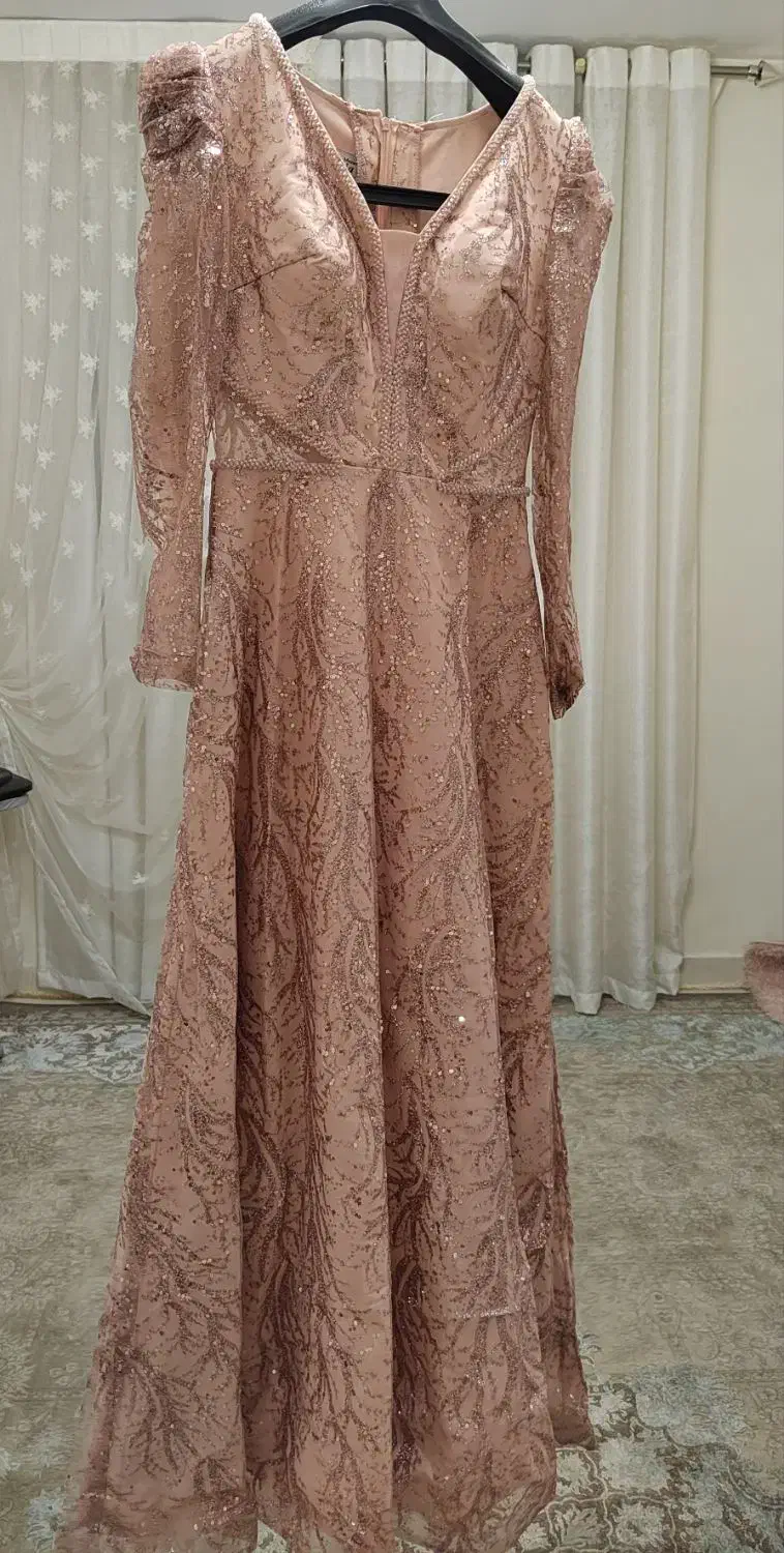 لباس مجلسی|لباس|بومهن, |دیوار