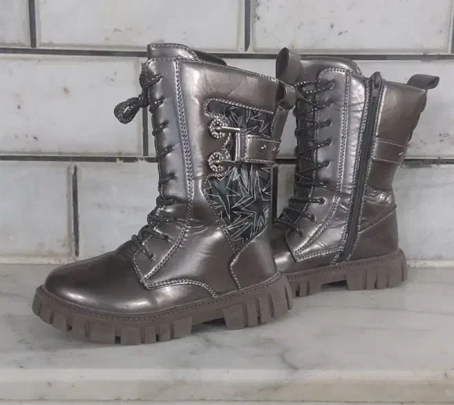 بوت بچگانه|کیف، کفش، کمربند|فلاورجان, |دیوار