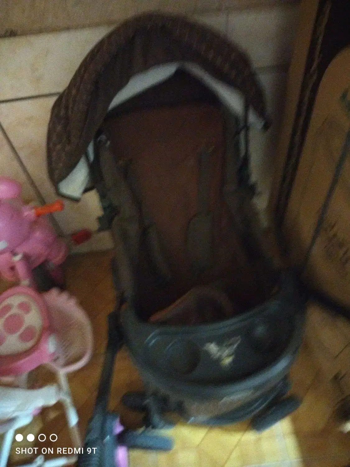 چرخ‌وکالسکه|اسباب و اثاث بچه|فلاورجان, |دیوار