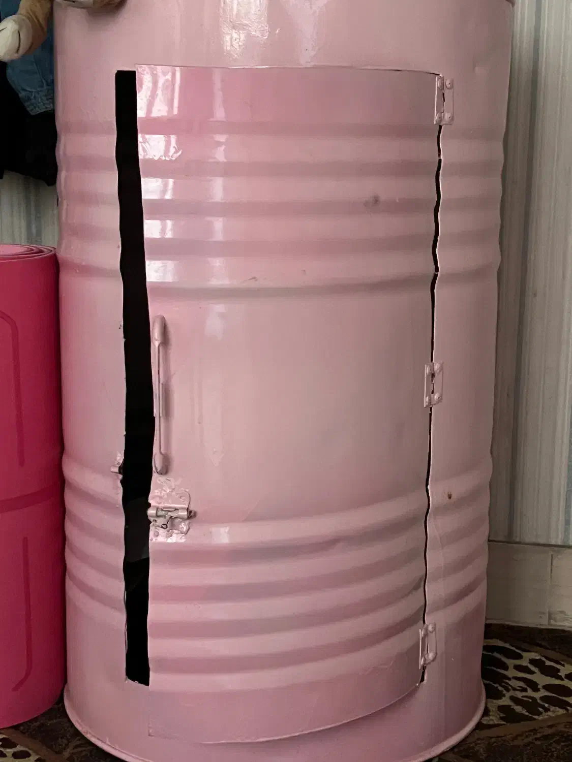 بشکه رنگ شده و برش داده ۲۲۰بصورت کمد|جاکفشی، کمد، دراور|شیراز, گود خزینه|دیوار