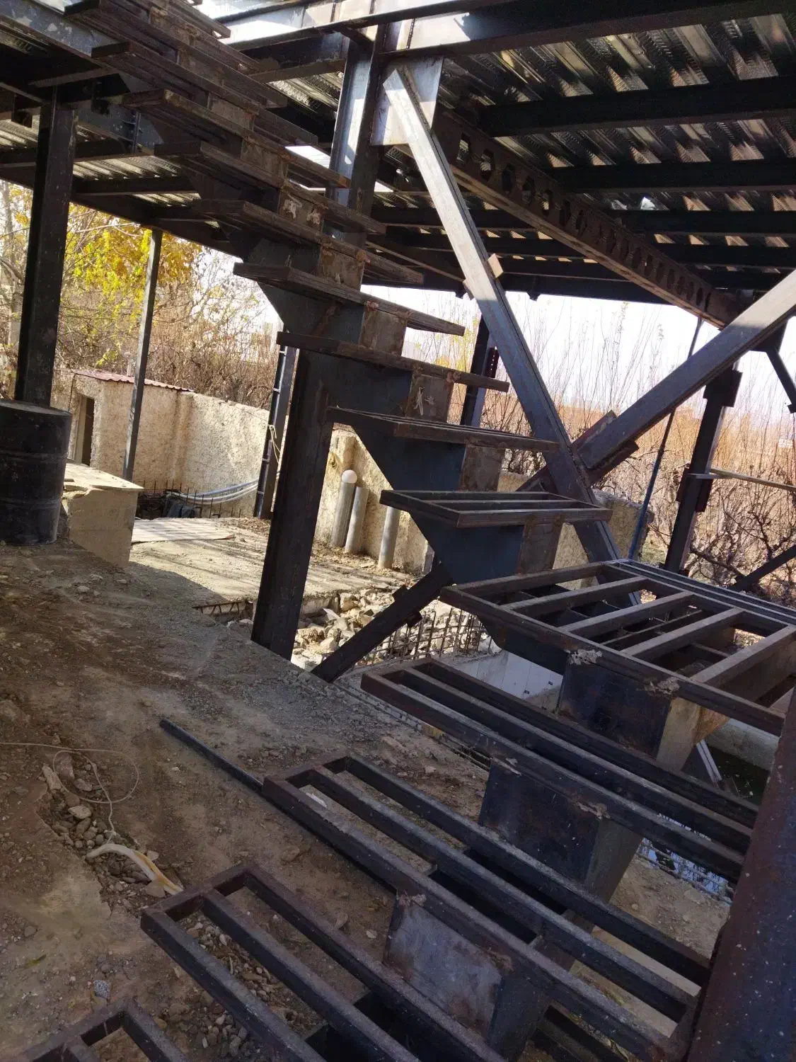 نوردکاری و طراحی اجرا و نصب پله های فلزی|خدمات پیشه و مهارت|هشتگرد, کوی بهروز|دیوار