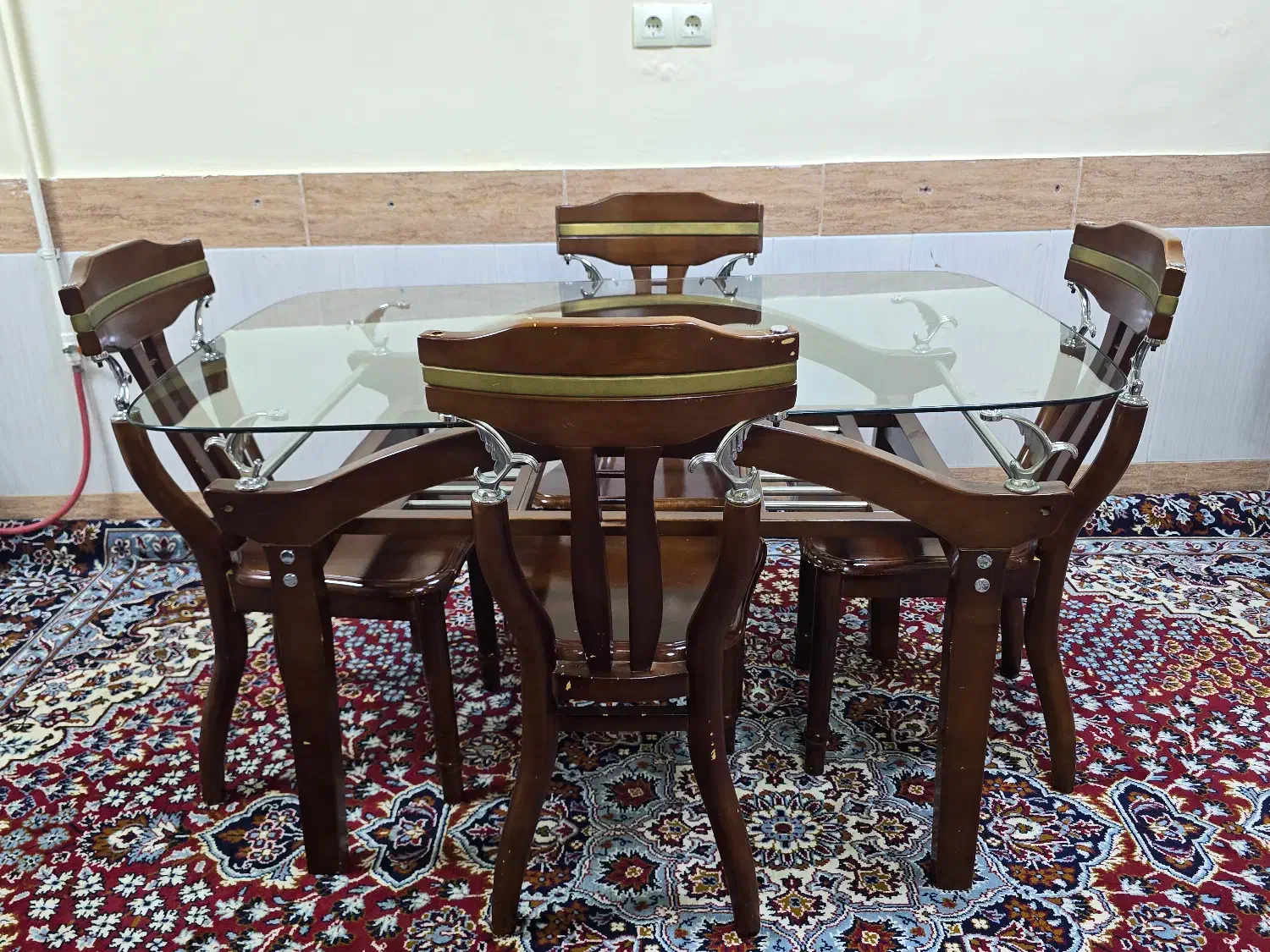 میز غذا خوری ۴ نفره|میز و صندلی غذاخوری|گرگان, |دیوار
