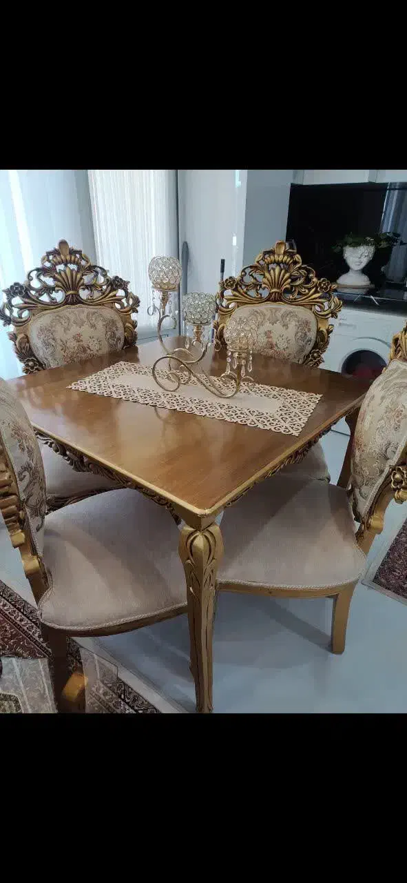فروش مبل سلطنتی ۷نفره همراه میزنهار خوری|مبلمان خانگی و میز عسلی|تربت‌حیدریه, ۴۵ متری|دیوار