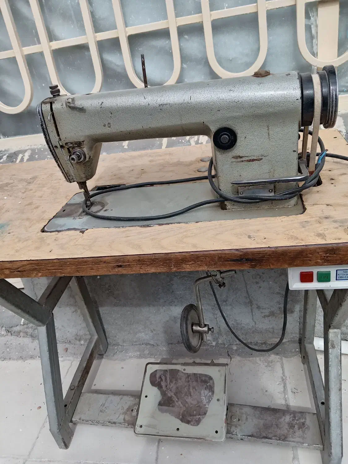 چرخ صنعتی|چرخ خیاطی و ریسندگی|تربت‌حیدریه, آغوی|دیوار