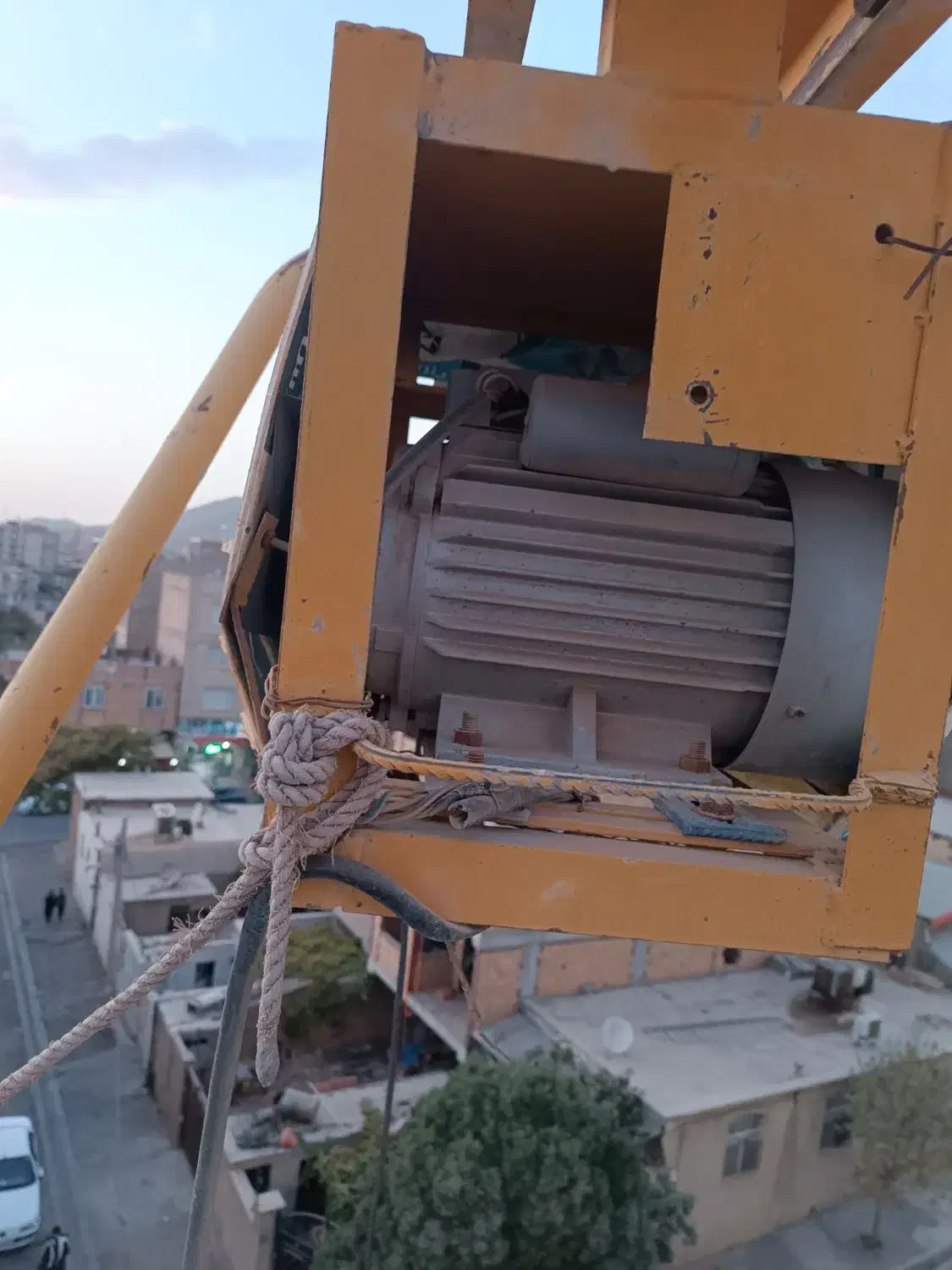 بالابر تک فاز در حد نو|مصالح و تجهیزات ساختمان|آبیک, |دیوار